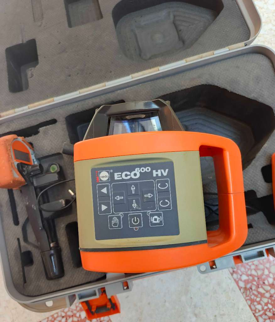 Niveau laser rotatif avec faisceau vertical et horizontale