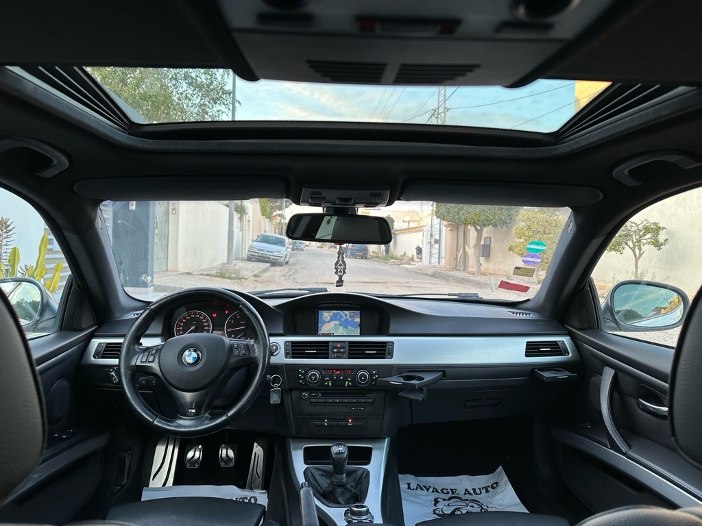 BMW série 320i coupé restylé phase 2 kit M full options état neeeuf
