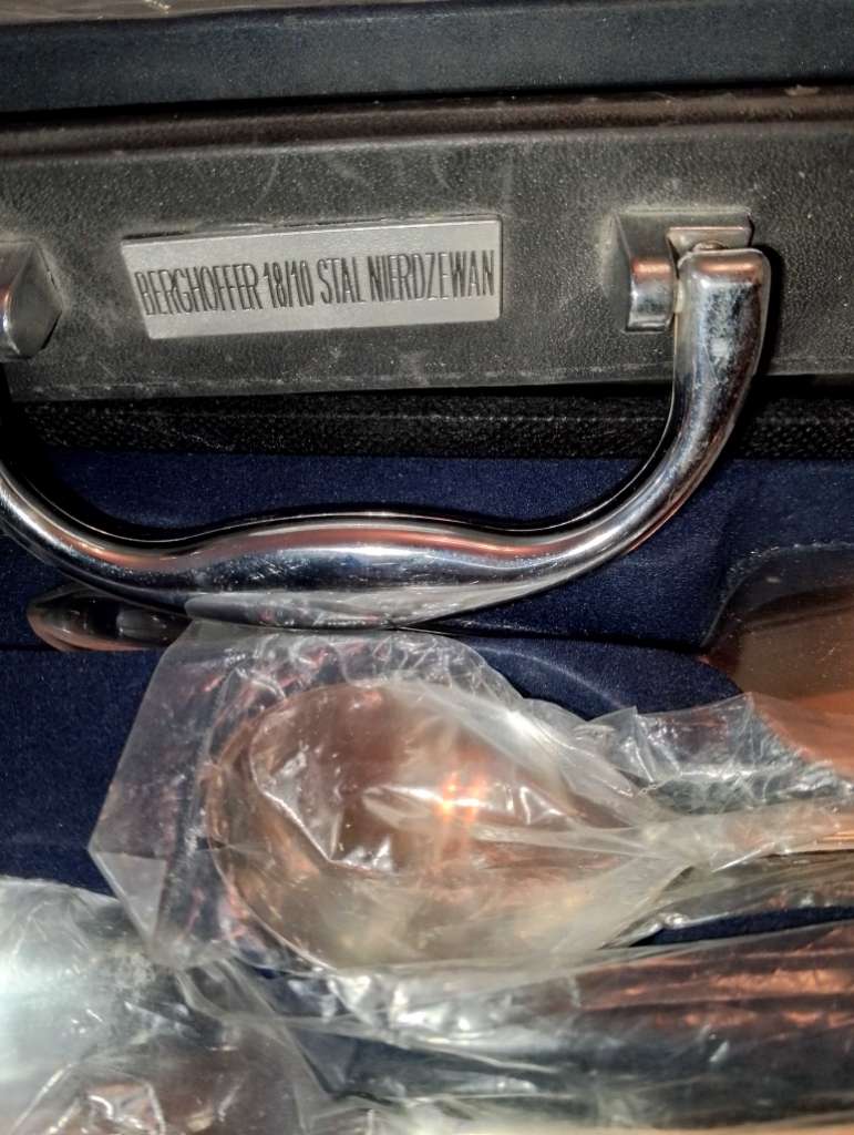 Ménagère jamais utilisé 