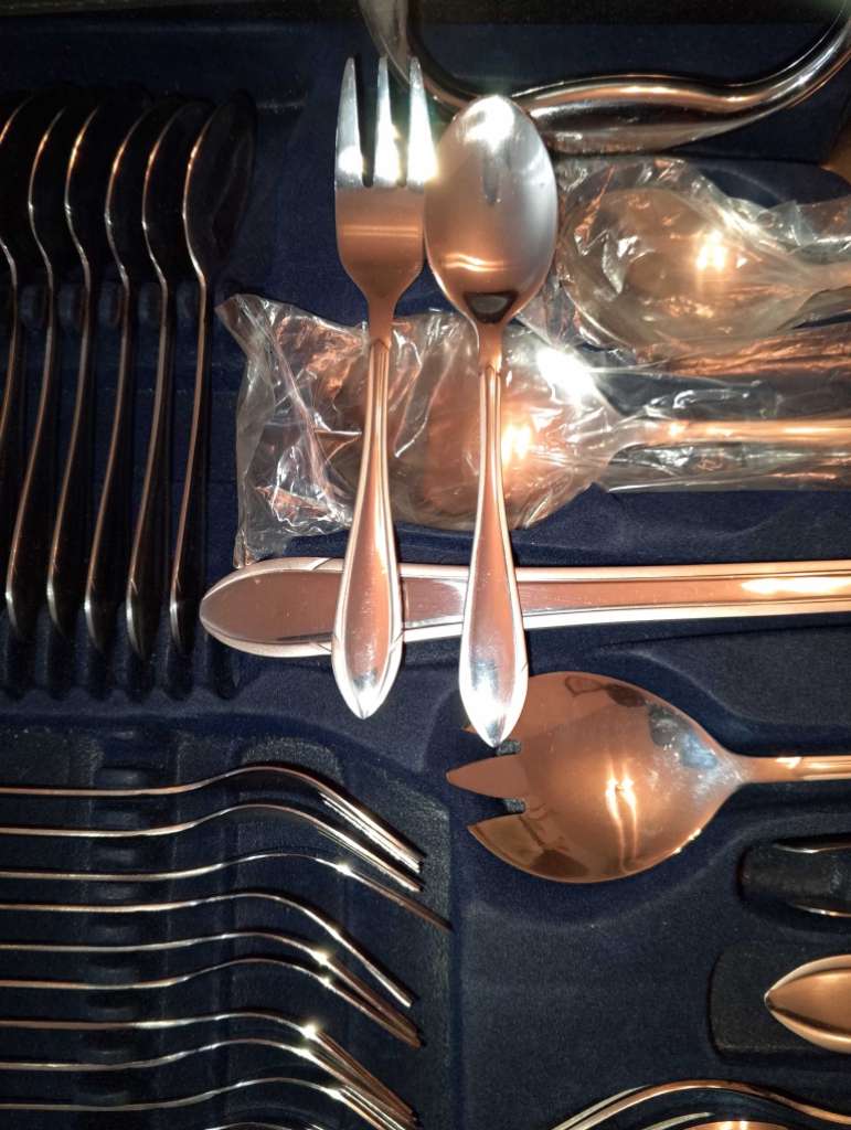 Ménagère jamais utilisé 