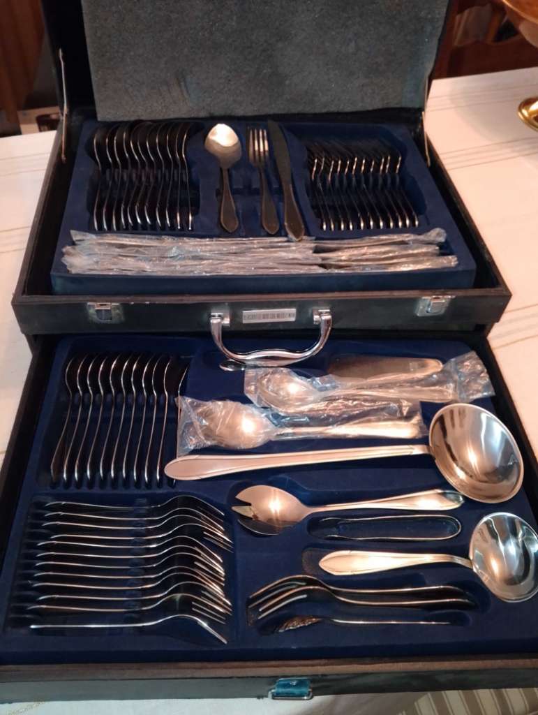 Ménagère jamais utilisé 