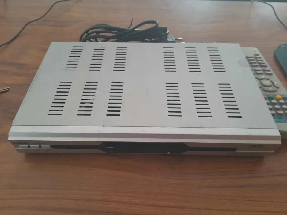 2 Récepteurs SD avec télécommandes