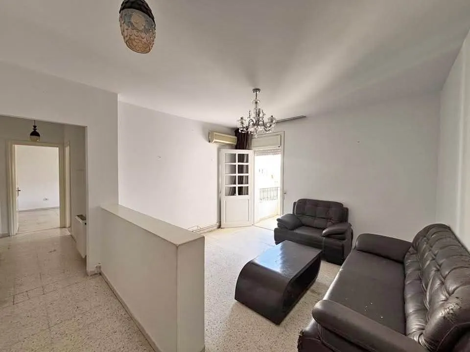 Appartement S+3 à Cité Behi Ladgham