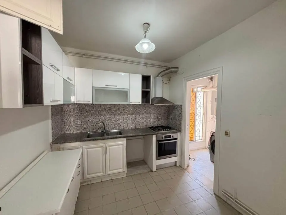 Appartement S+3 à Cité Behi Ladgham