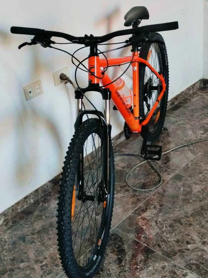 vtt cannondale Taille L 29 alluminium  jantes 29 pouces vitesses shimano 9 