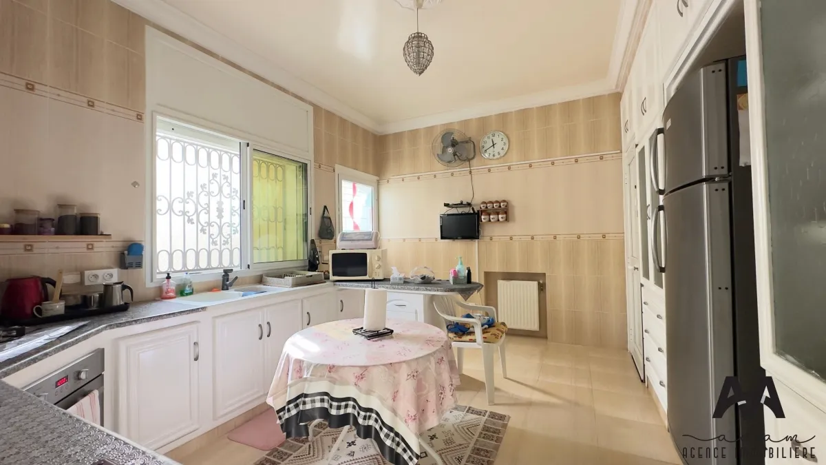 Villa S+5 en duplex à Beni Khiar Plage