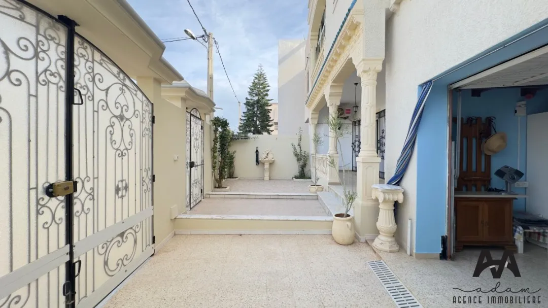 Villa S+5 en duplex à Beni Khiar Plage