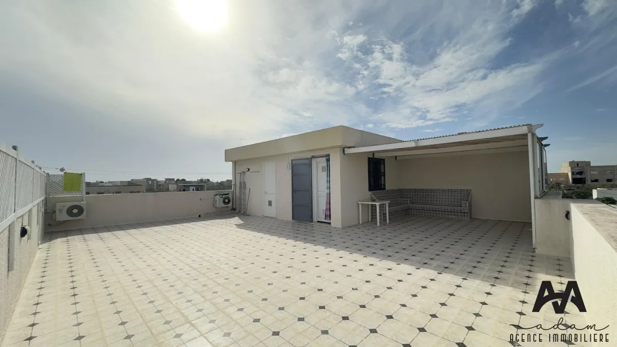 Villa S+5 en duplex à Beni Khiar Plage