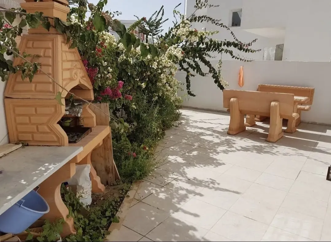  Appartement S+2 rez de chaussée près de la mer a chott meriem.