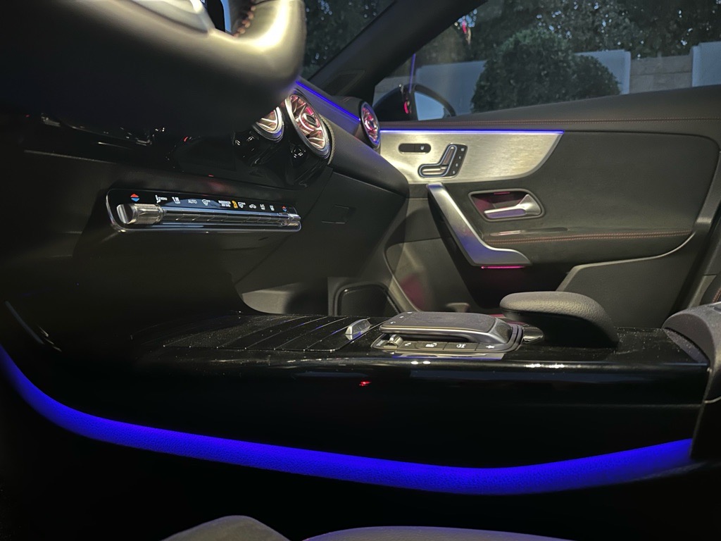 Mercedes cla 250e kit Amg pack night neuf aucun peinture