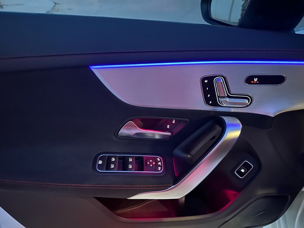 Mercedes cla 250e kit Amg pack night neuf aucun peinture