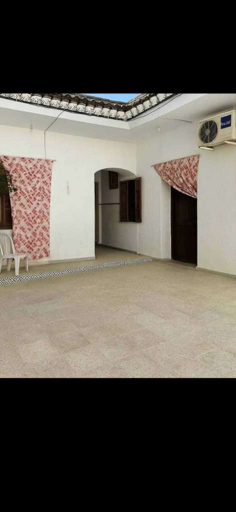 A vendre maison indépendante située  a akouda