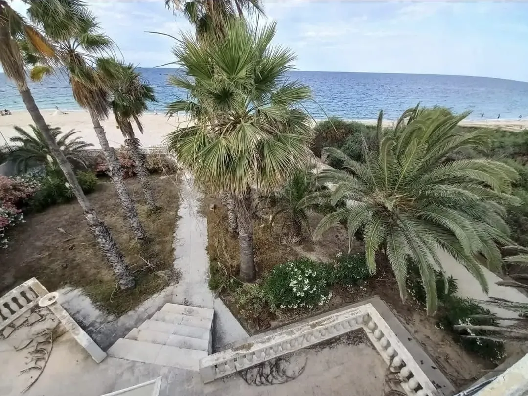 Un terrain pieds dans l'eau à Chatt Meriem Sousse de 3660m²