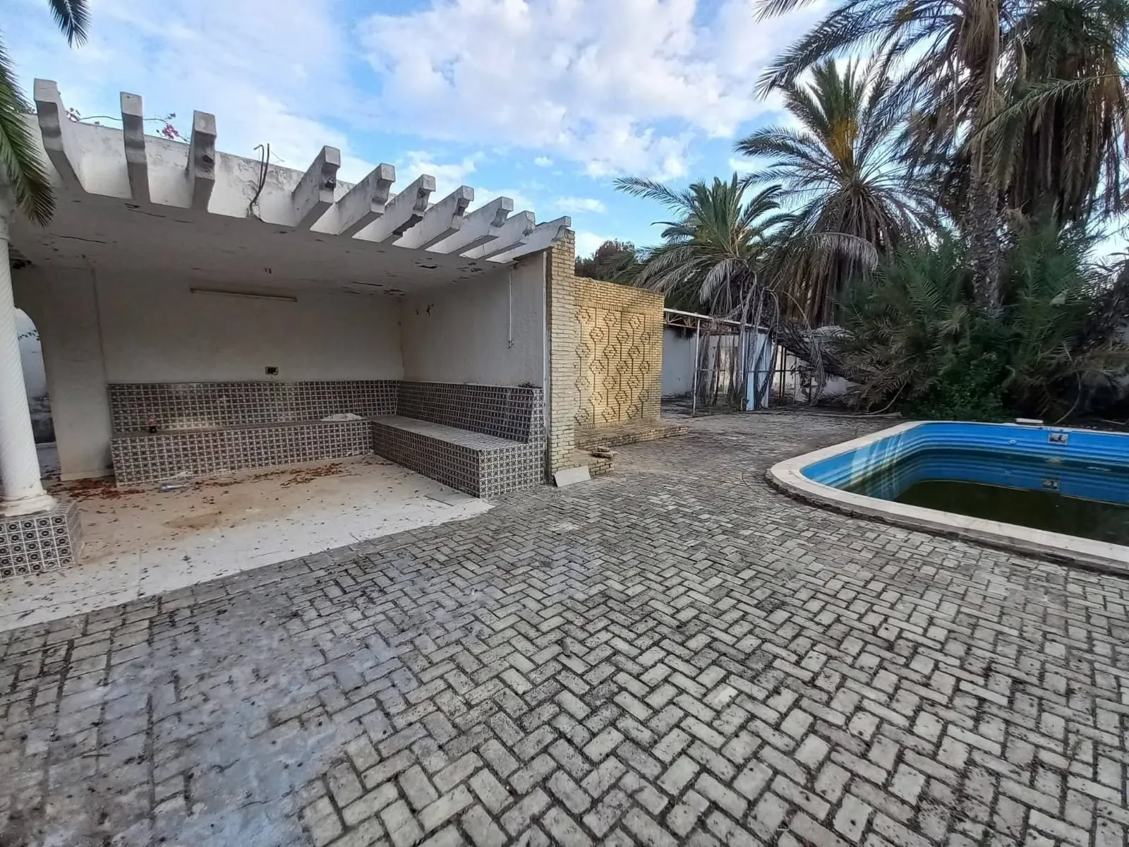 Un terrain pieds dans l'eau à Chatt Meriem Sousse de 3660m²