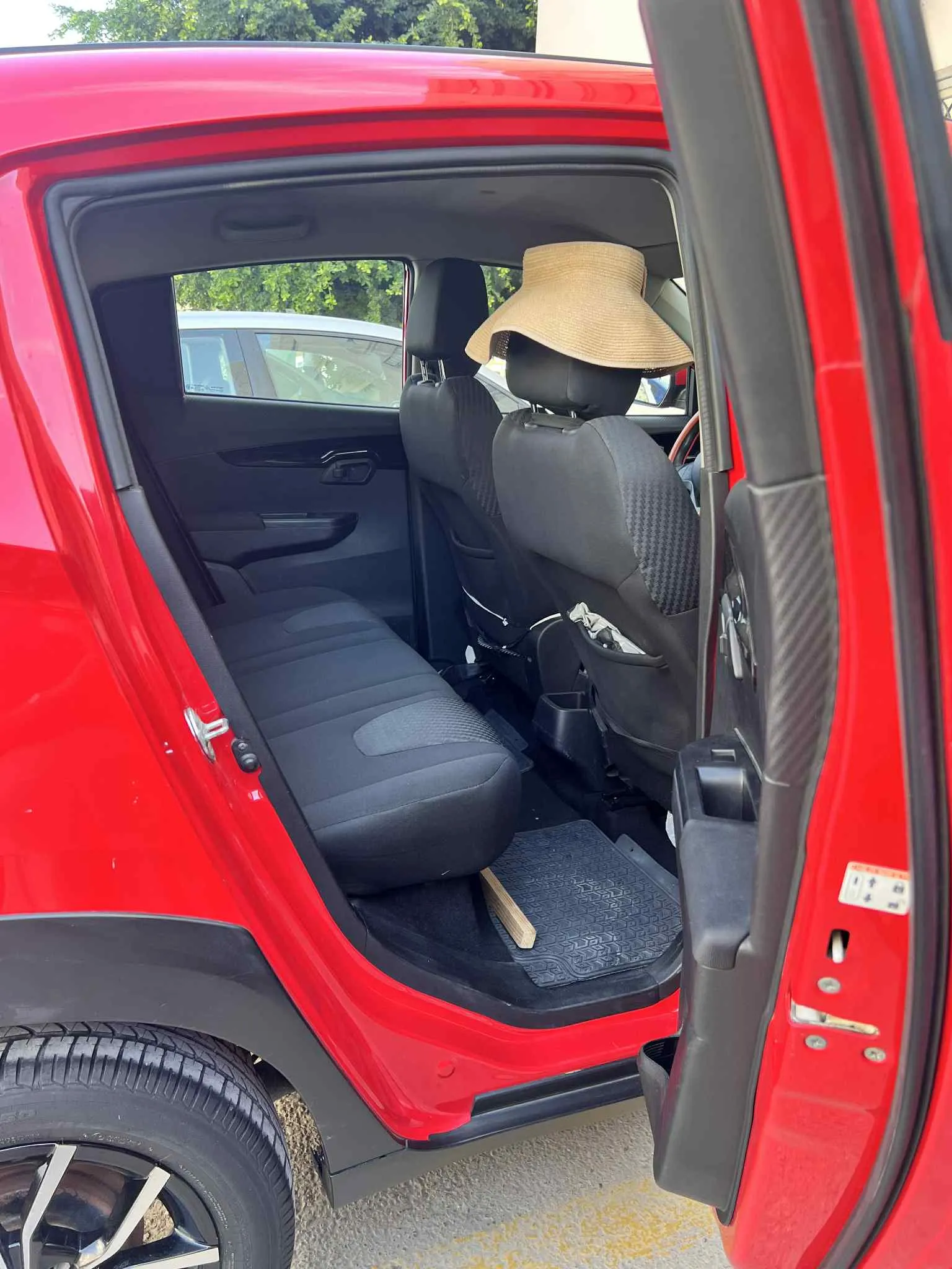 Mahindra KUV 100 K8