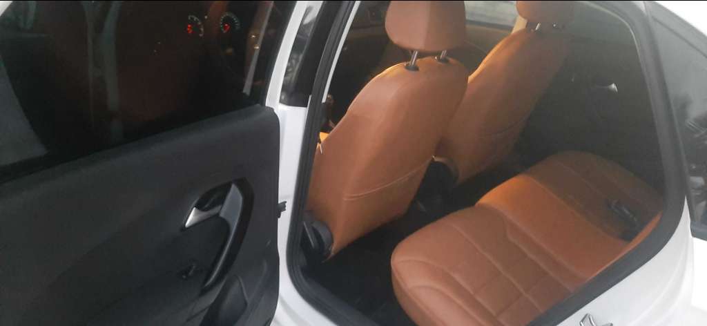 Excellente polo sedan