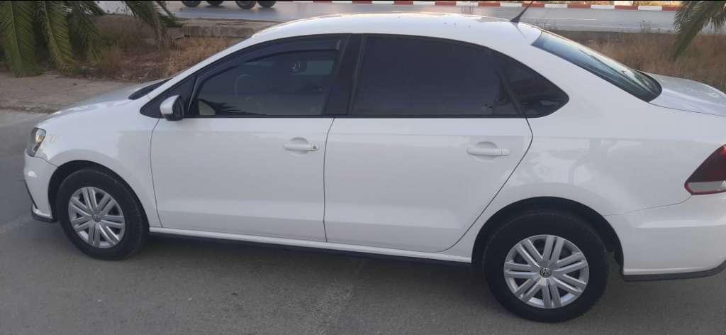 Excellente polo sedan