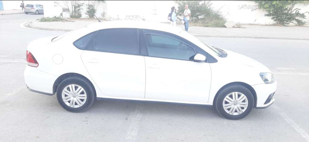 Excellente polo sedan