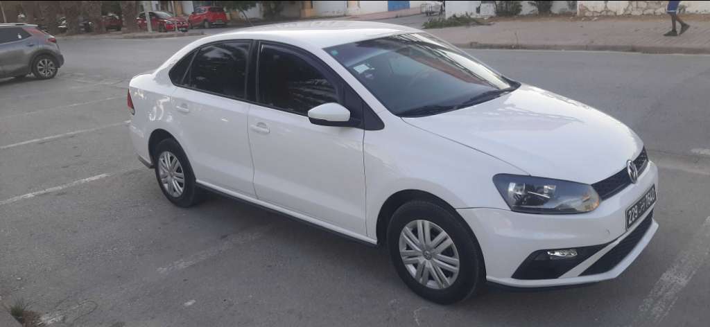 Excellente polo sedan