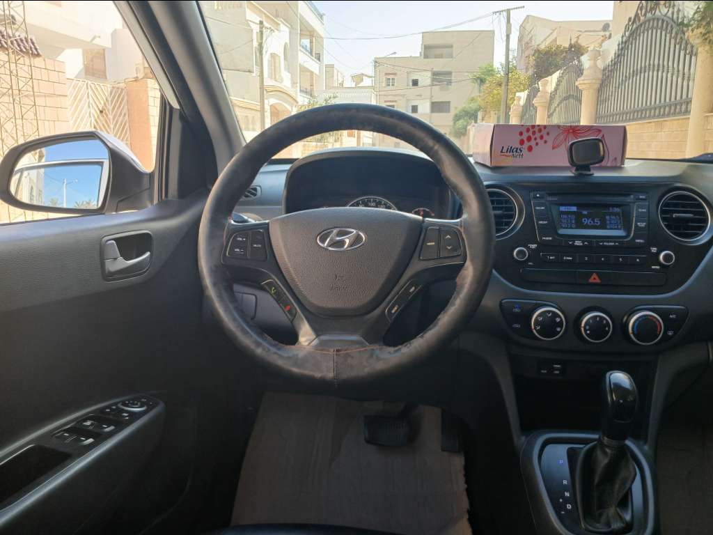 HYUNDAI GRANDE i10 BOÎTE AUTO ESSENCE Tel 24 313 594