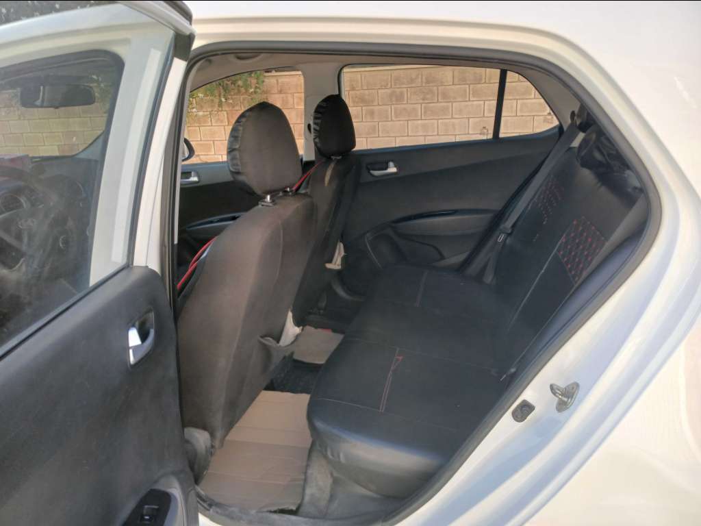HYUNDAI GRANDE i10 BOÎTE AUTO ESSENCE Tel 24 313 594