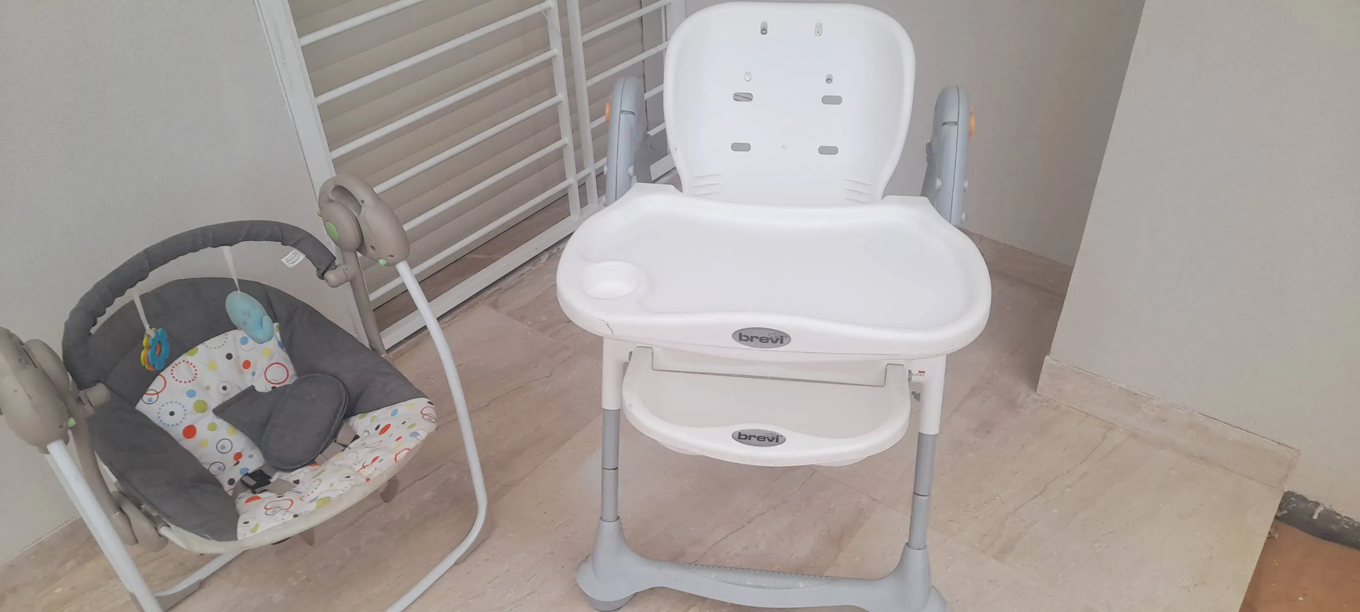 Chaise bébé et balançoire 