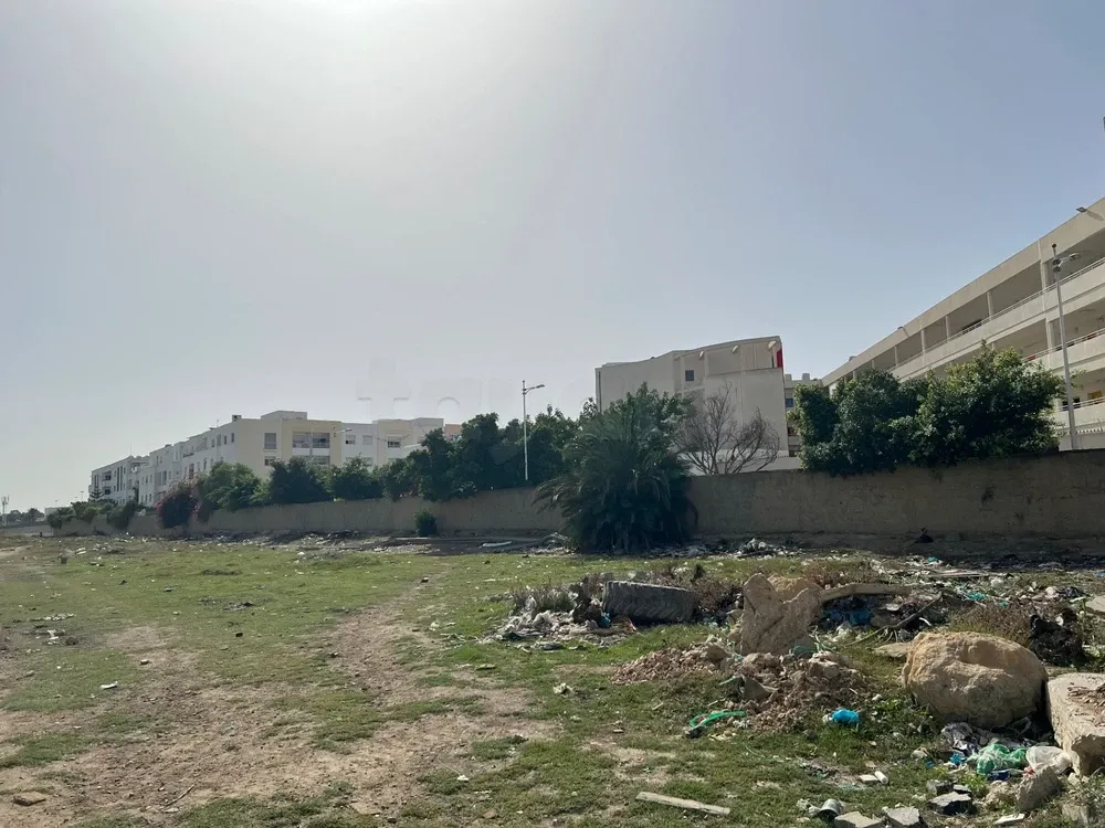 Terrain a La Marsa de 800 m2 près de carrefour