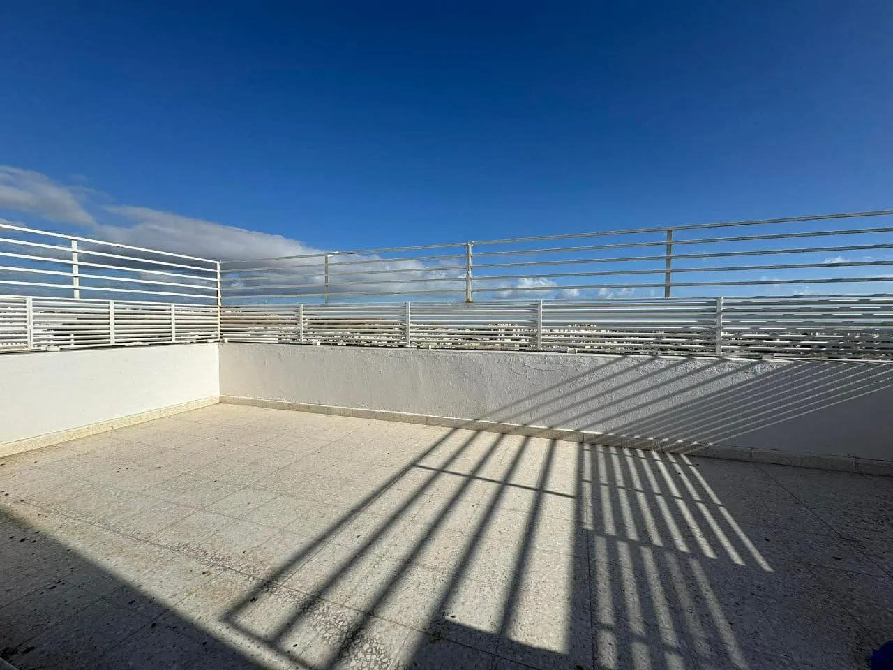 A Louer Villa sur trois niveaux à Menzah 9C