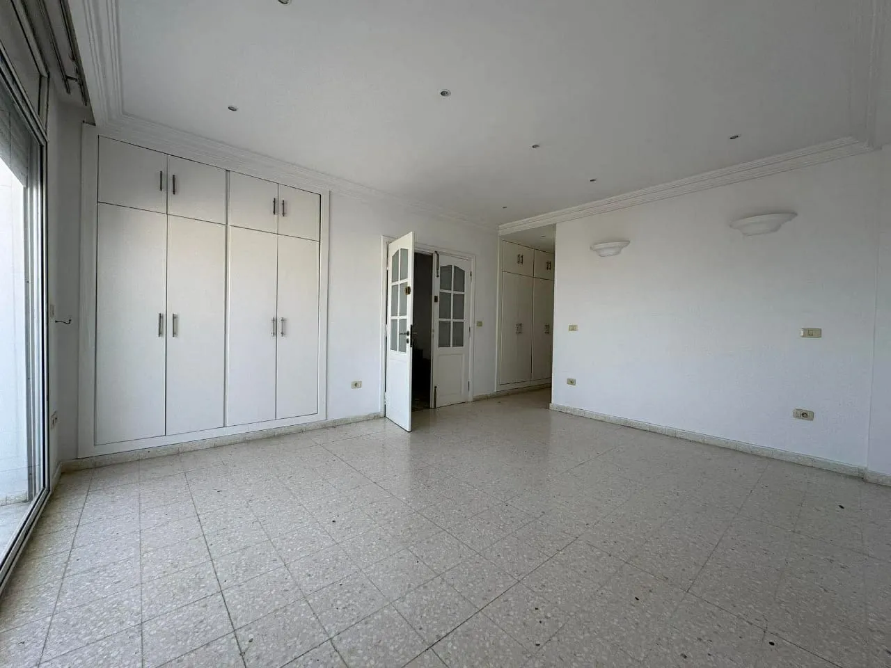 A Louer Villa sur trois niveaux à Menzah 9C