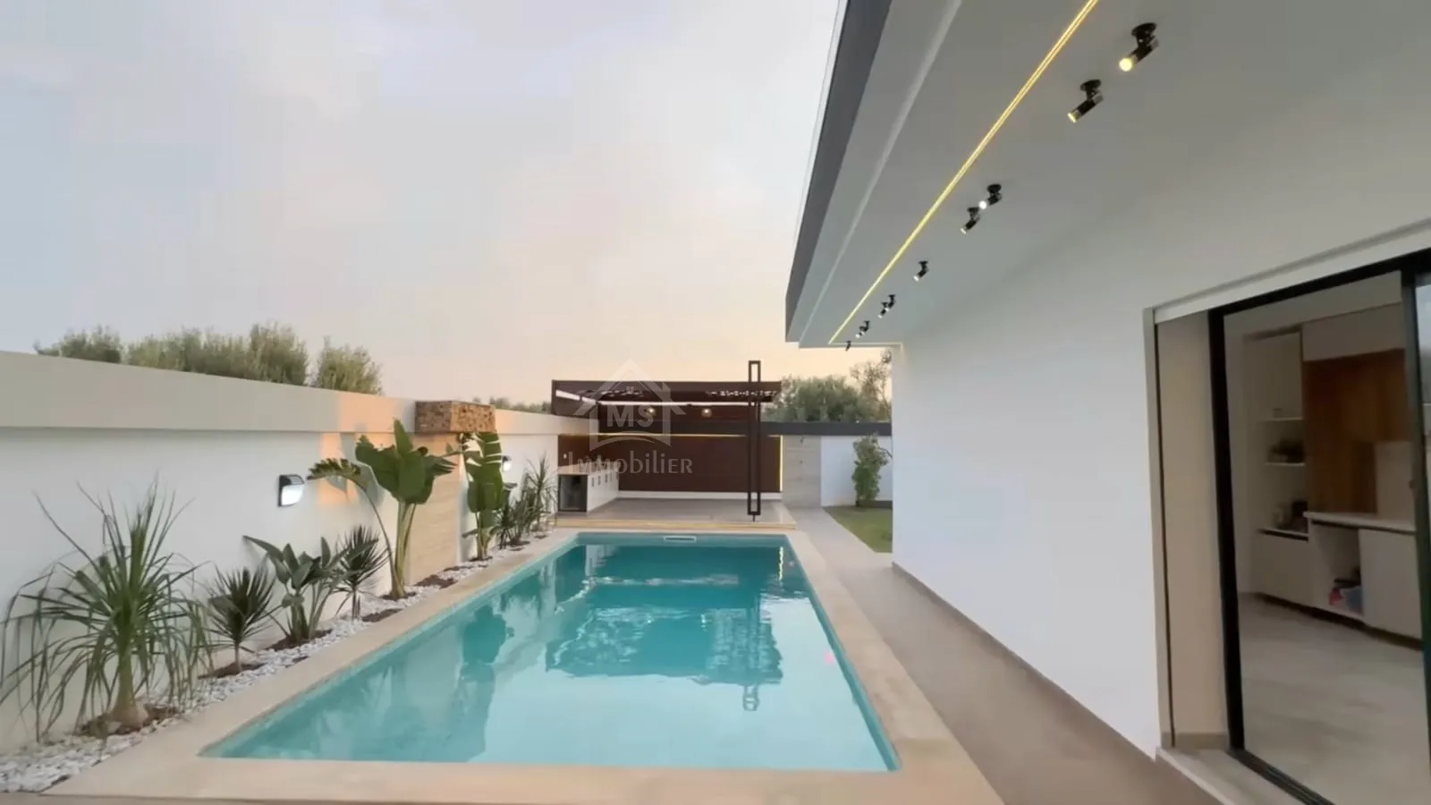 Villa S+4 toute neuve avec piscine à vendre à Hammamet Sud 51355351