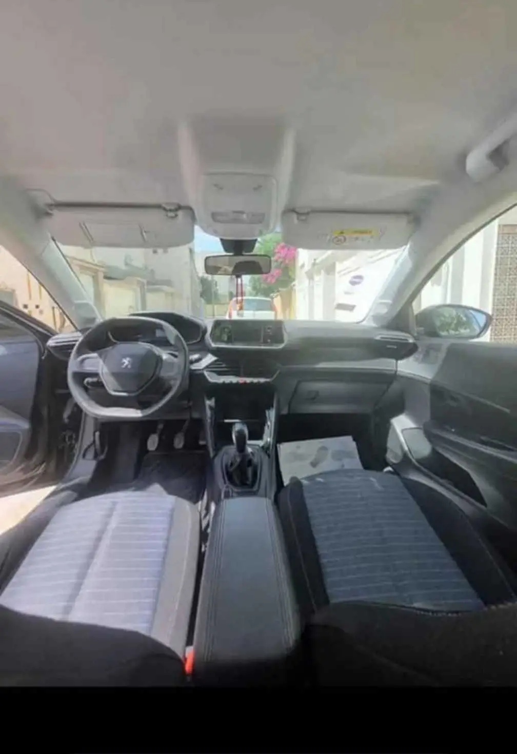 Peugeot 208 1.2 essence 