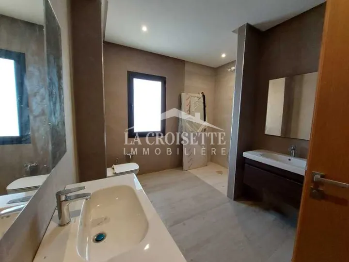 Appartement s+4 à La Soukra MAL1302
