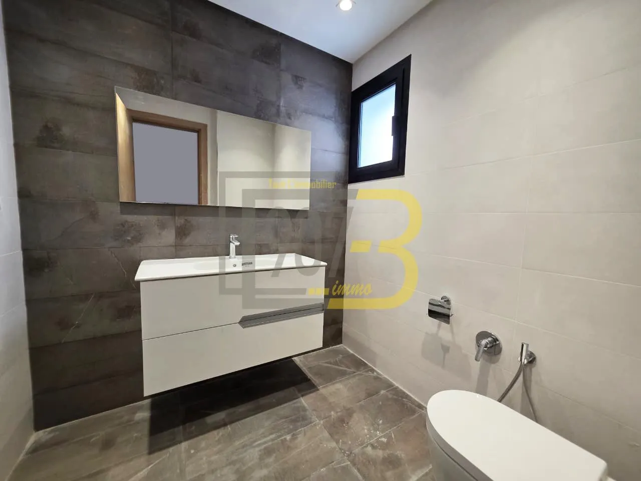 A vendre – Villa de Luxe à Ennasr 2