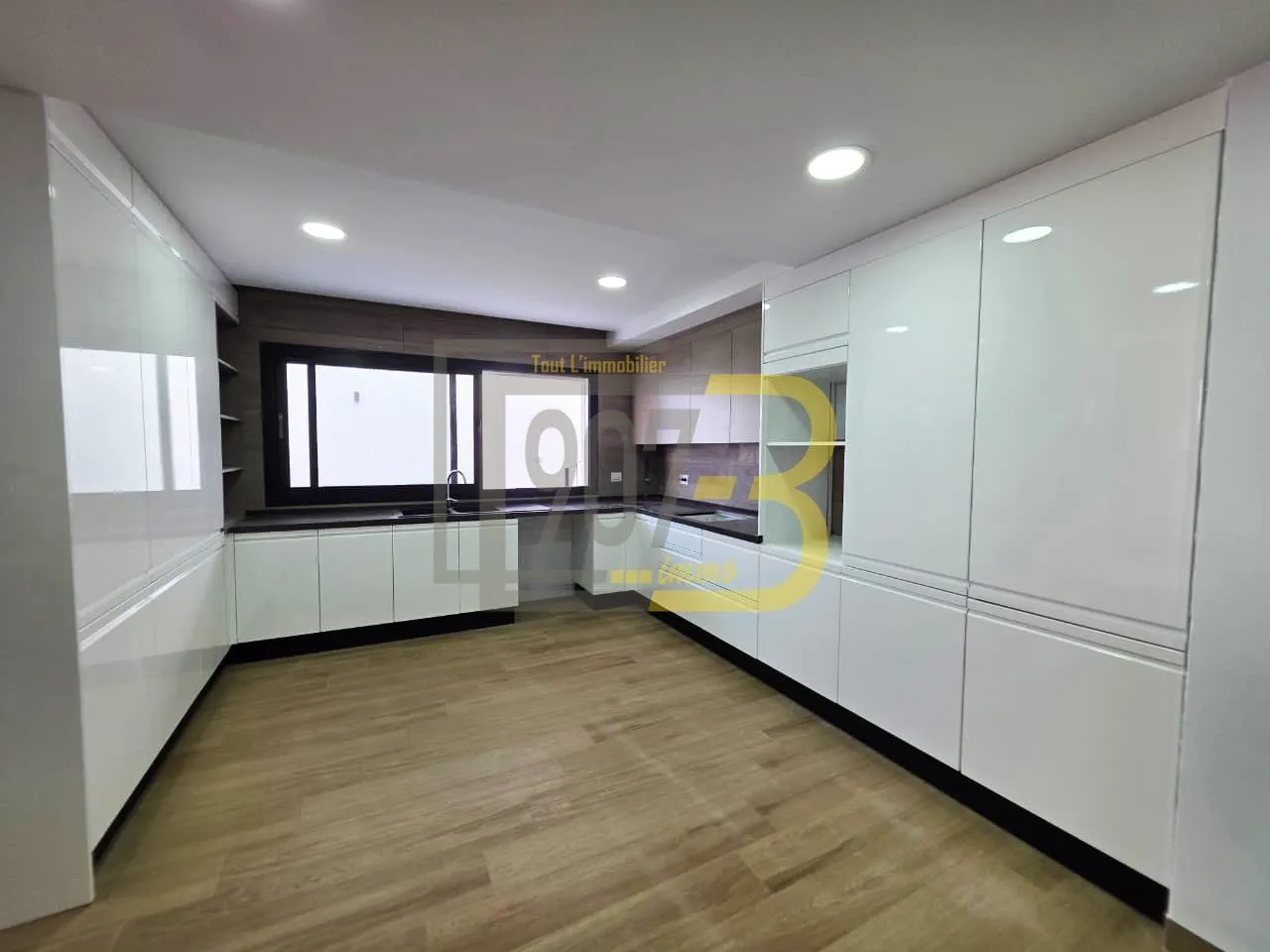 A vendre – Villa de Luxe à Ennasr 2