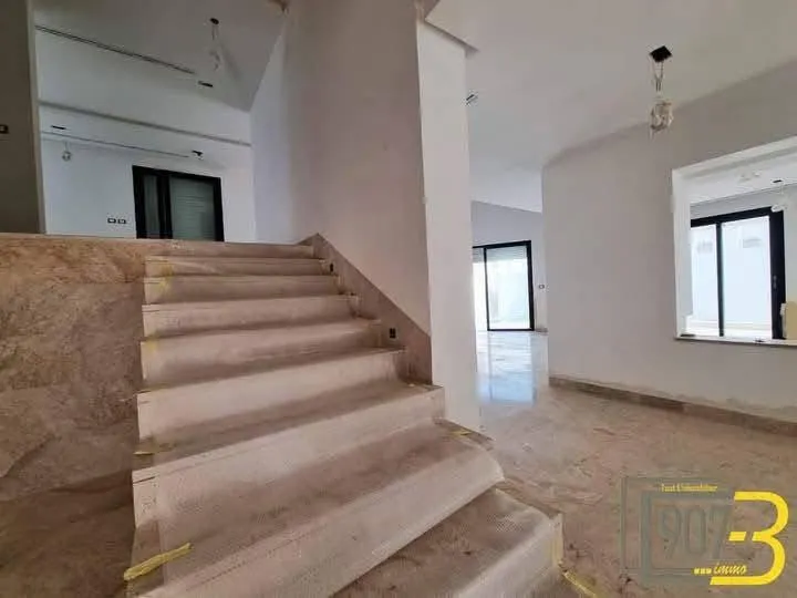 A vendre – Villa de Luxe à Ennasr 2