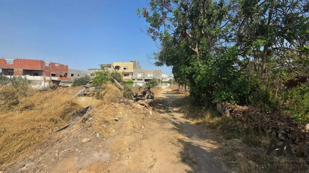 Terrain Industriel de 787 m² à Vendre à Dar Chaâben