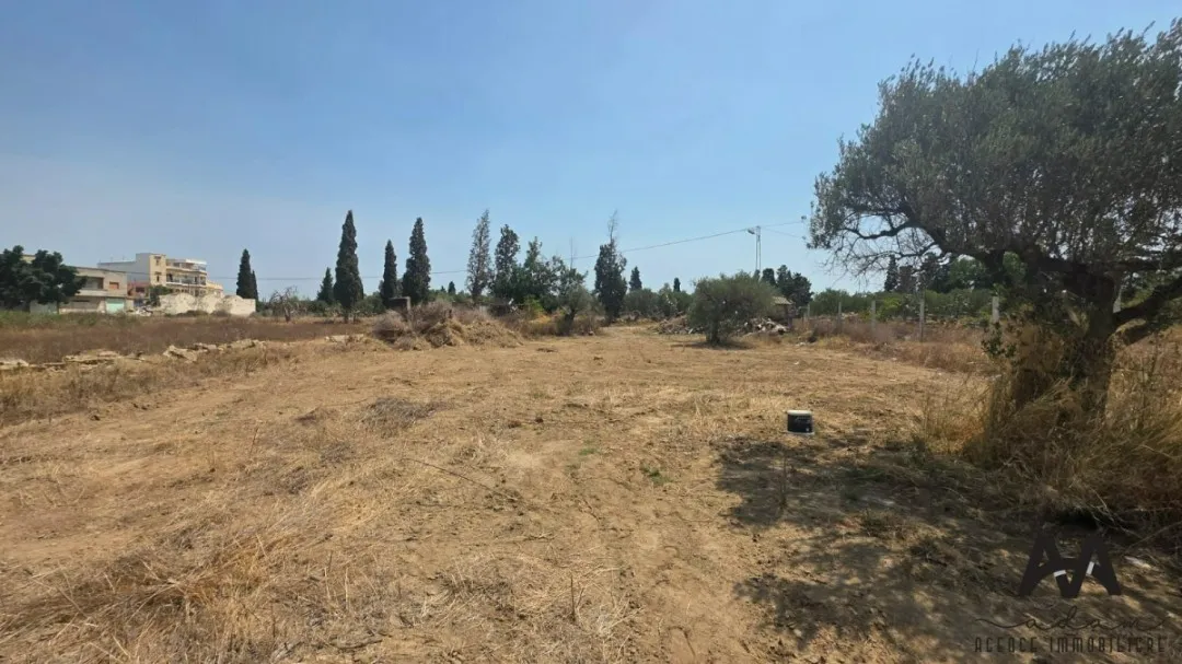 Terrain Industriel de 787 m² à Vendre à Dar Chaâben