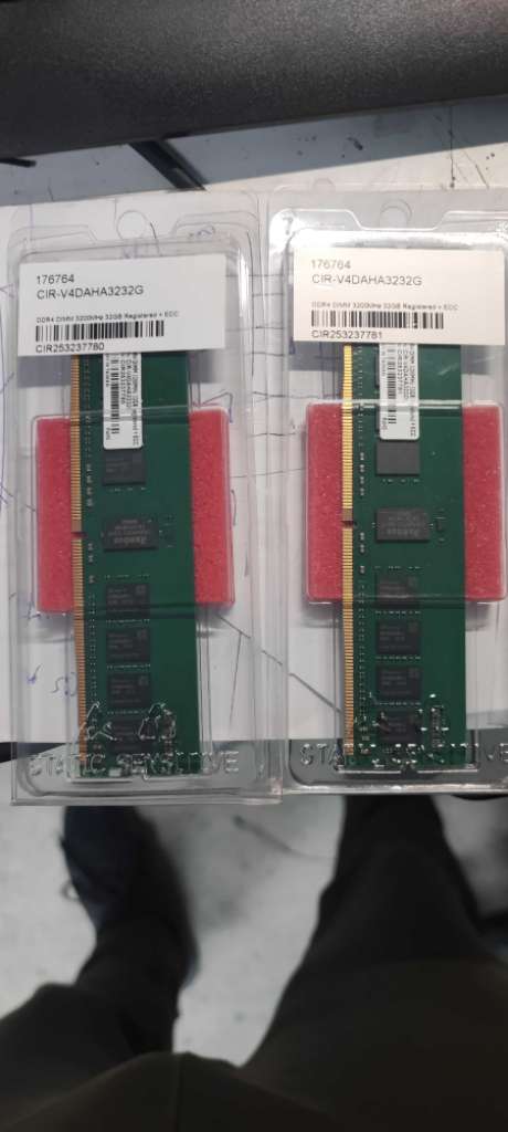 CERVOZ.  RAM 32 G DDR4  3200 MHZ Registered+ECC