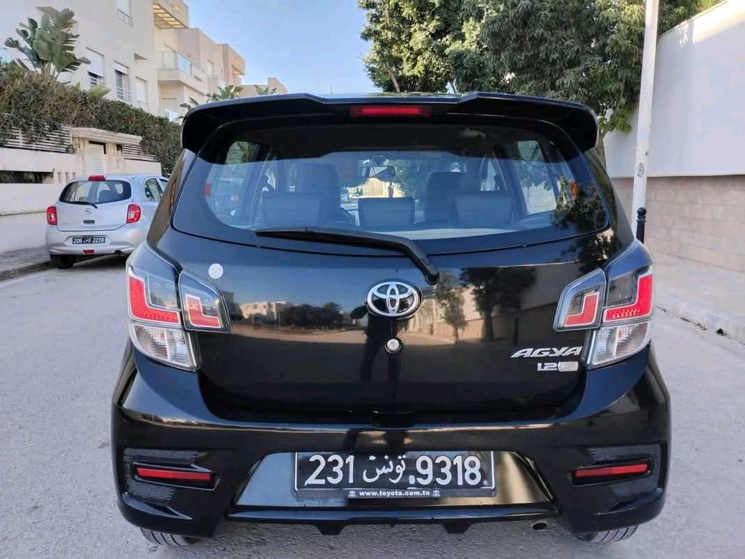 TOYOTA AYGO PREMIÈRE MAIN TRÈS PROPRE 