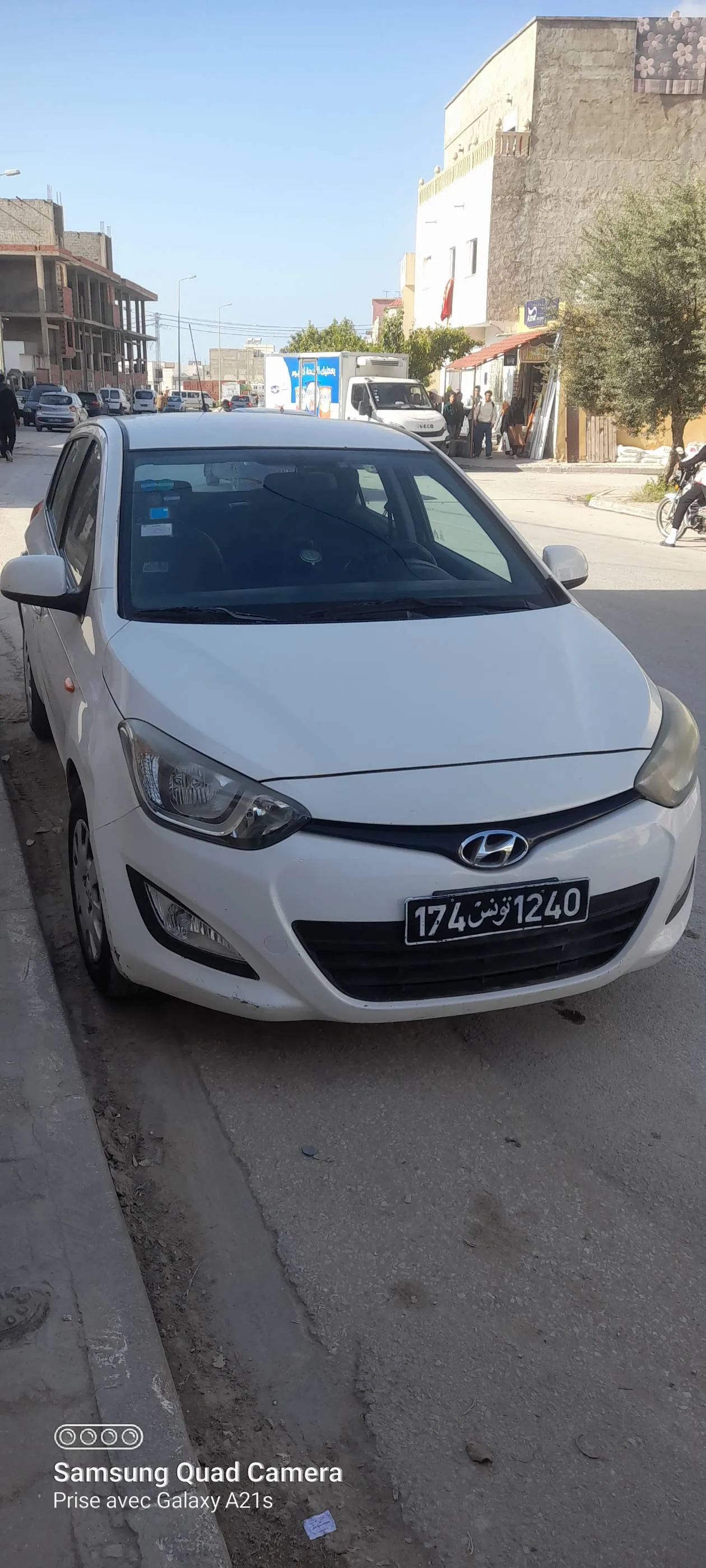hyundai i20 très propre tel:21227228
