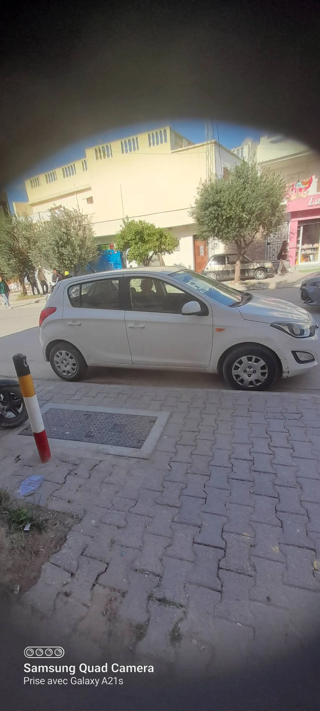 hyundai i20 très propre tel:21227228