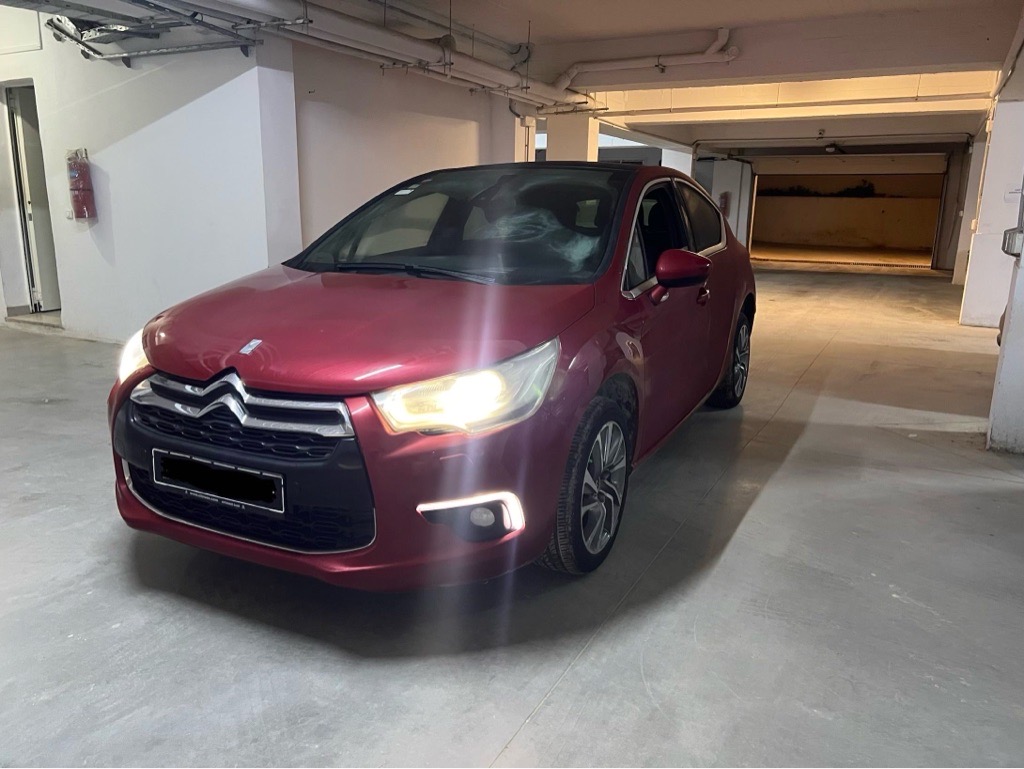 Citroen DS4 rouge