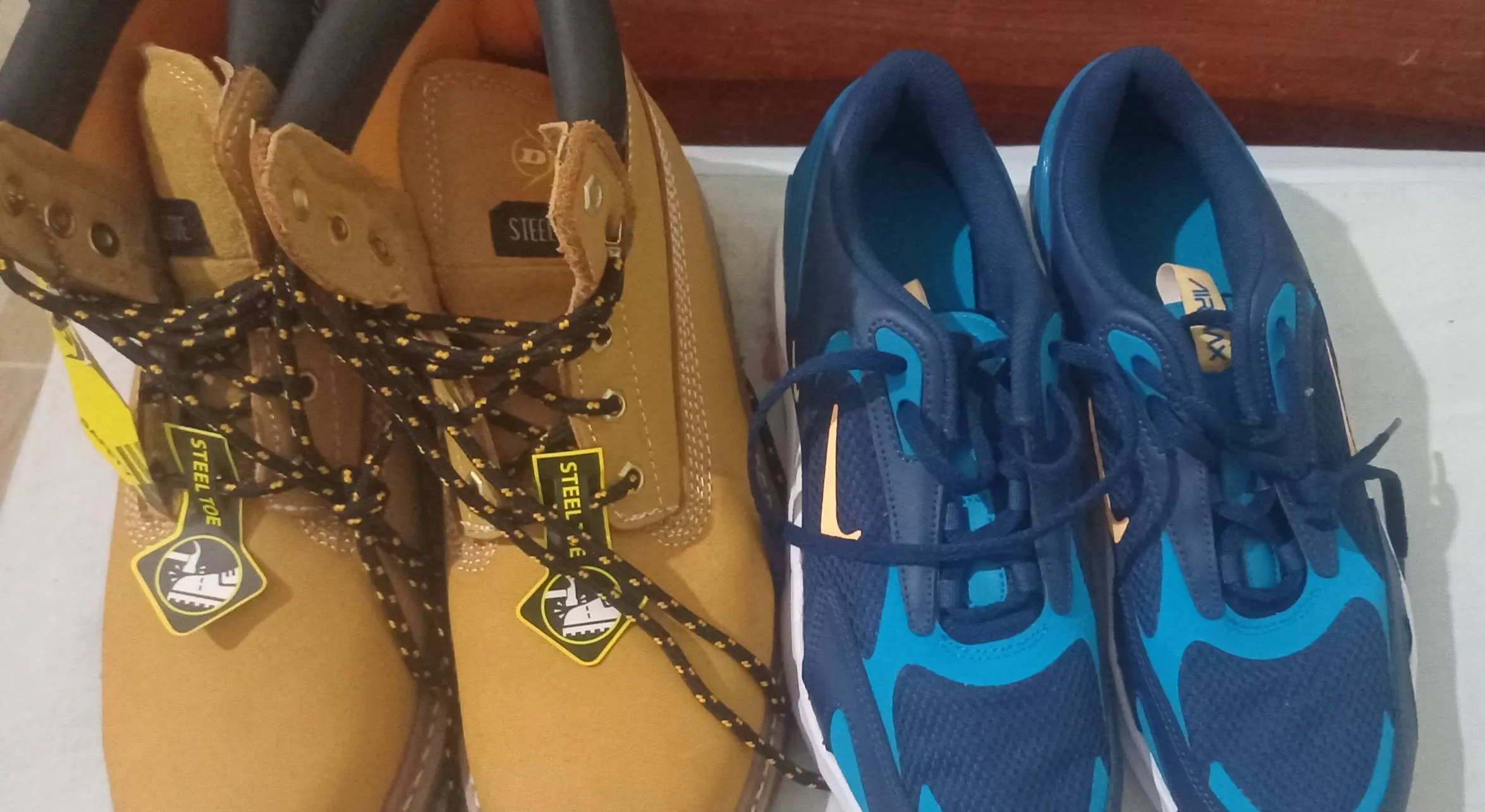 Deux chaussures importé neuf 