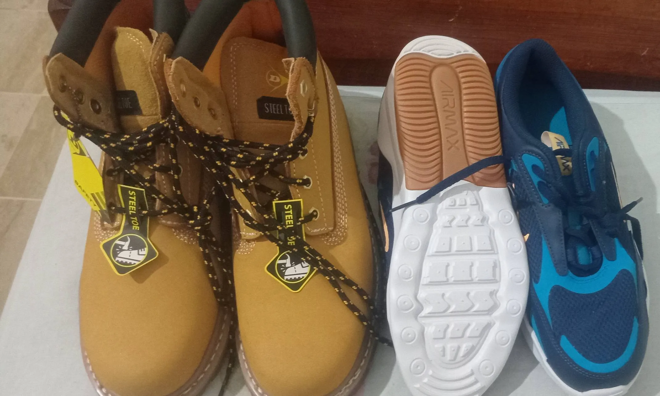Deux chaussures importé neuf 