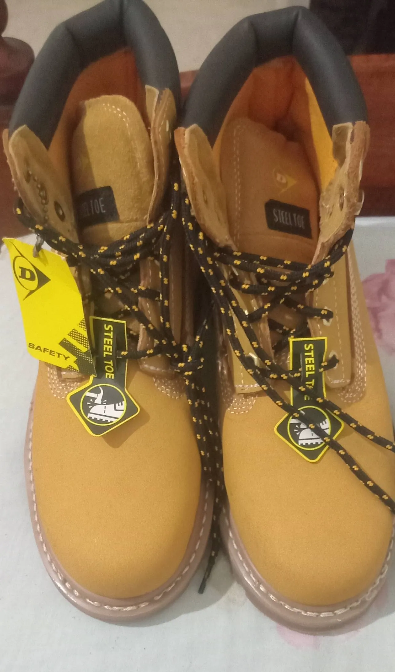 Deux chaussures importé neuf 