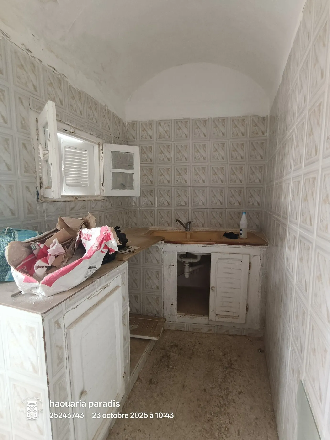 A vendre Deux maisons a elhaouaria centre ville Surface