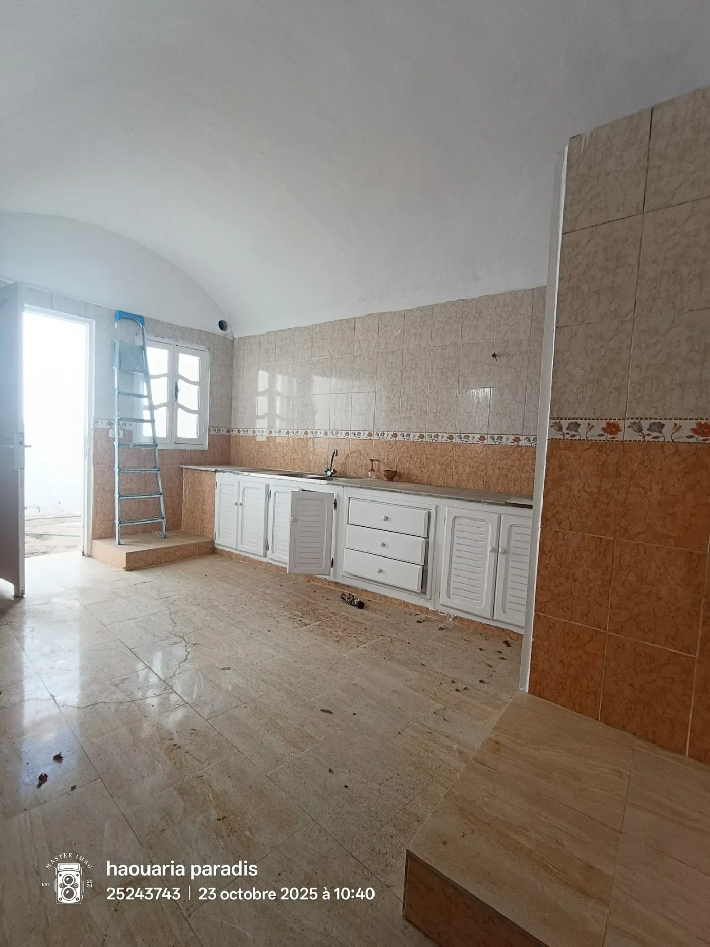 A vendre Deux maisons a elhaouaria centre ville Surface