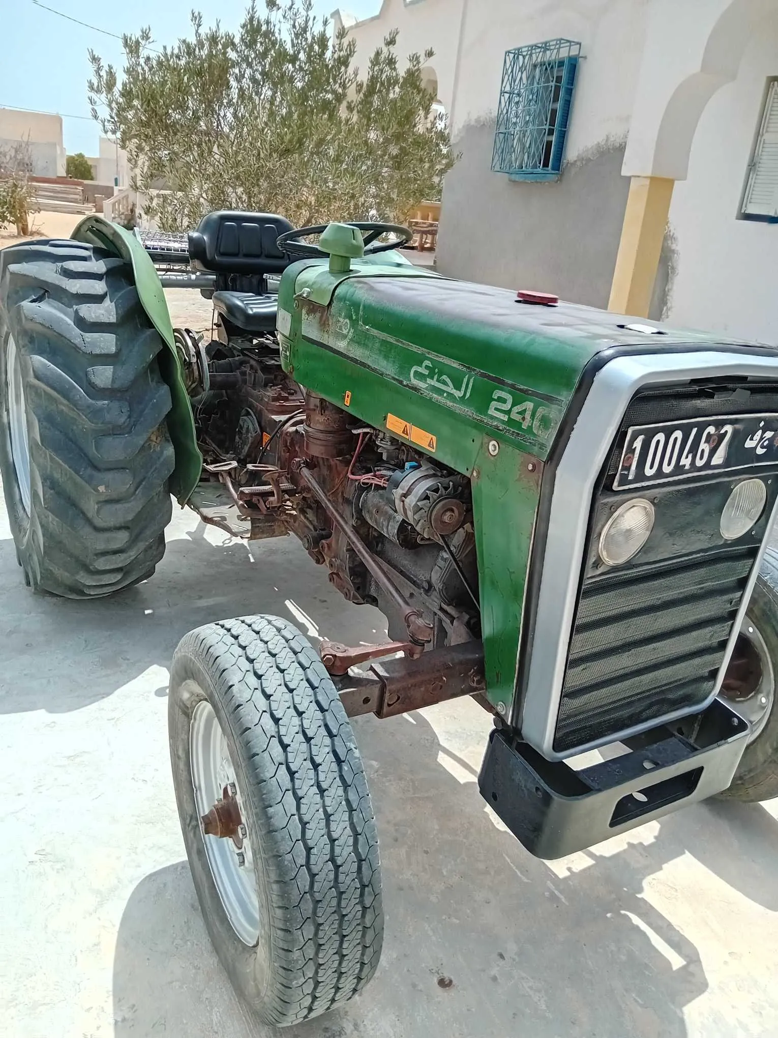 Tracteur 240 جذع  240 نضيف 