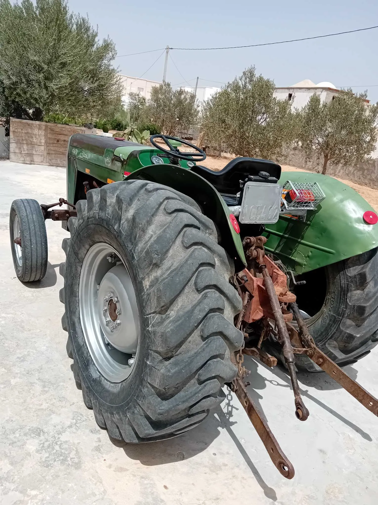 Tracteur 240 جذع  240 نضيف 