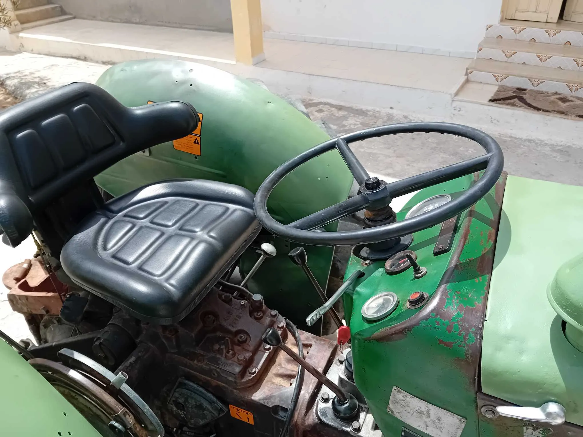 Tracteur 240 جذع  240 نضيف 